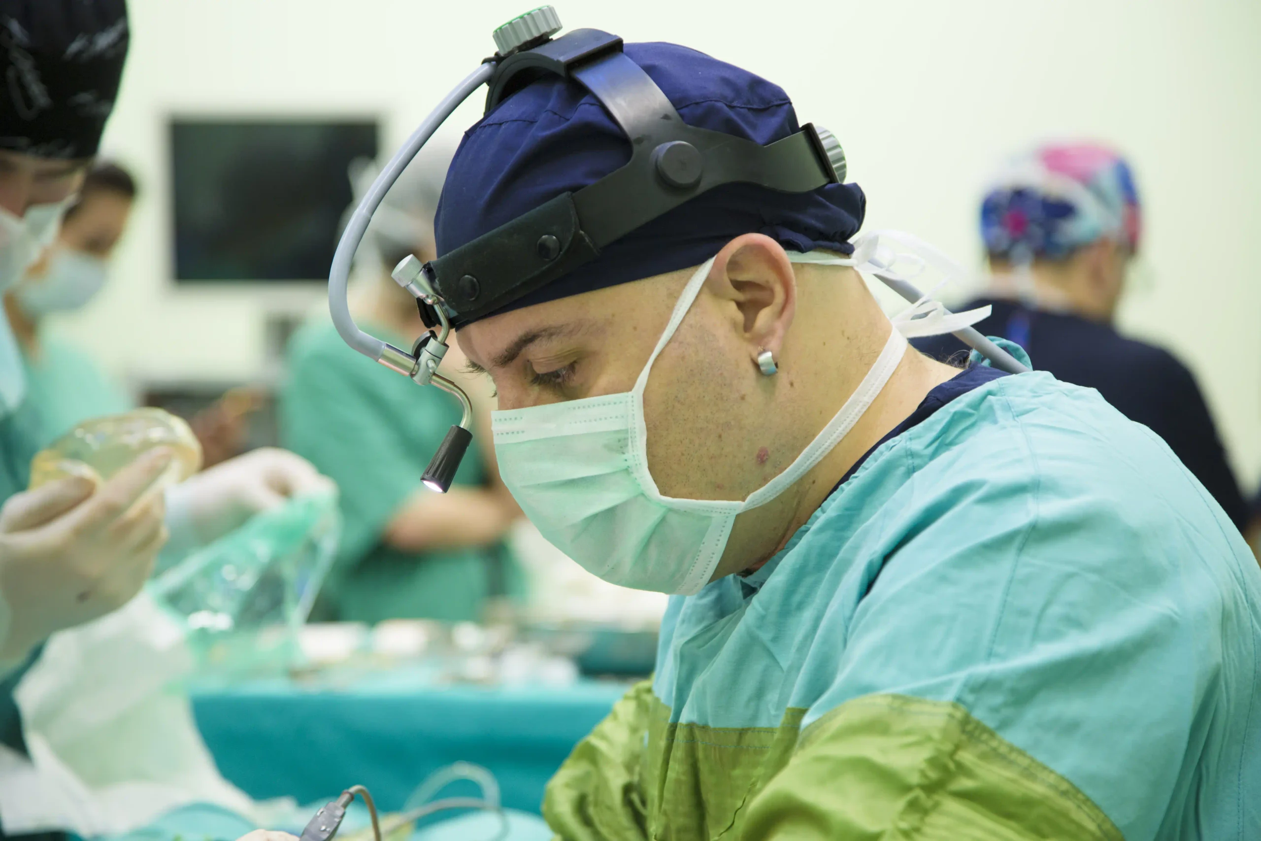 Dr. Gökhan Özerdem – Facharzt für Plastische Chirurgie in Antalya 1